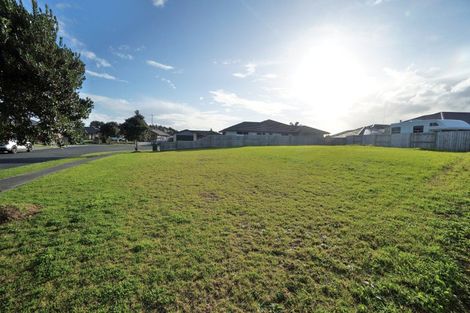 Photo of property in 8 Roto View, One Tree Point, 0118