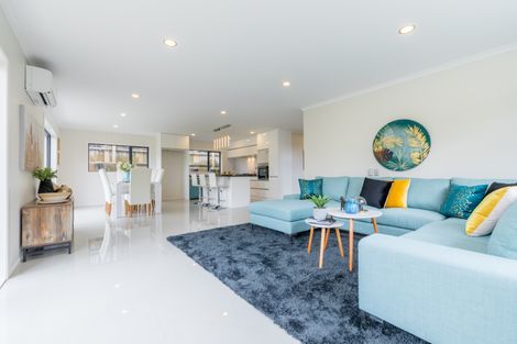 Photo of property in 9 Netherlands Avenue, Kelston, Auckland, 0602