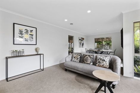 Photo of property in 1 Landvale Court, Browns Bay, Auckland, 0630