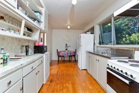 Photo of property in 64 Easton Park Parade, Glenfield, Auckland, 0629