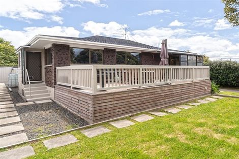 Photo of property in 1/12 Kauri Glen Road, Northcote, Auckland, 0627