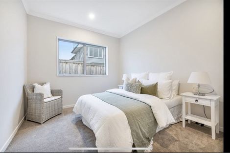 Photo of property in 15 Walter Ruddock Avenue, Kumeu, 0810