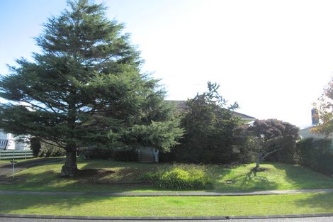 Photo of property in 111 Ennis Avenue, Pakuranga Heights, Auckland, 2010