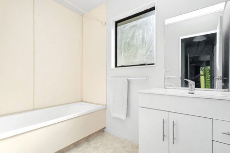 Photo of property in 2/4 Dowse Drive, Maungaraki, Lower Hutt, 5010