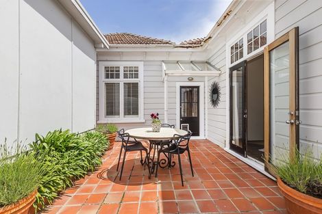 Photo of property in 41 Rimu Road, Kelburn, Wellington, 6012