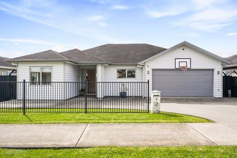 Photo of property in 4 Lewis Younie Road, Kumeu, 0810