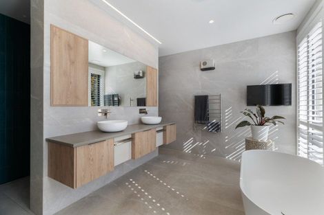 Photo of property in 14 Deans Drive, Wanaka, 9305