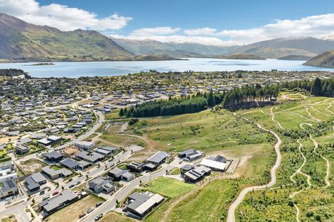 Photo of property in 16 Akitu Rise, Wanaka, 9305