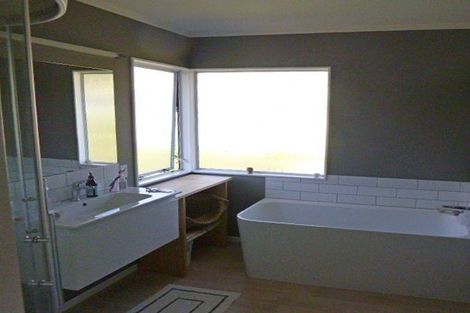 Photo of property in 56 Ashton Fitchett Drive, Brooklyn, Wellington, 6021