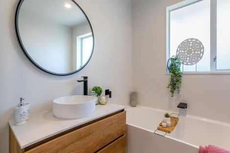 Photo of property in 48a Ngaio Road, Waikanae, 5036