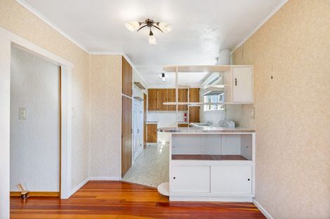 Photo of property in 30 Sylvan Crescent, Te Atatu South, Auckland, 0610