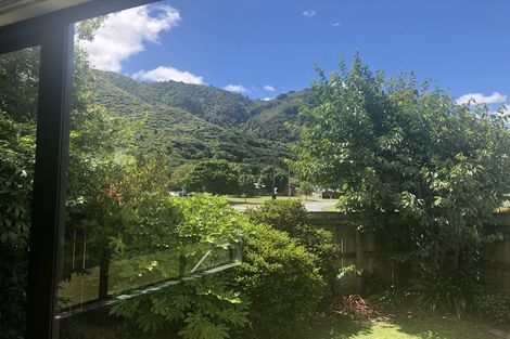 Photo of property in 6a Laredo Grove, Totara Park, Upper Hutt, 5018