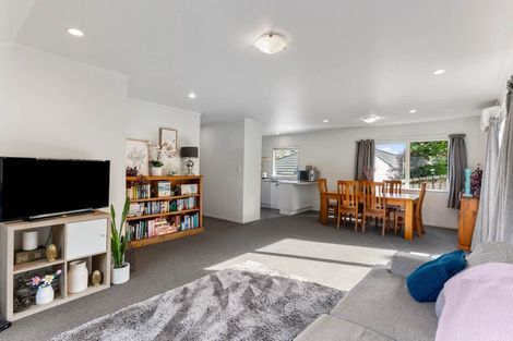 Photo of property in 1/8 Knott Road, Stanmore Bay, Whangaparaoa, 0932