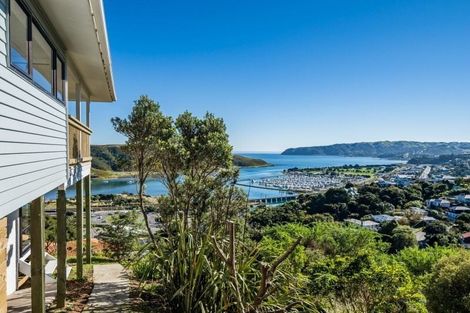 Photo of property in 20a Kahu Road, Paremata, Porirua, 5024