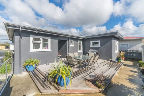 Photo of property in 19 East Street, Terrace End, Palmerston North, 4410