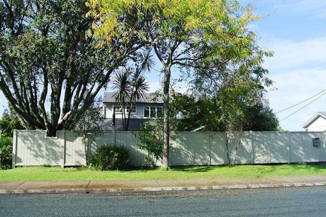 Photo of property in 81 Norwood Road, Bayswater, Auckland, 0622
