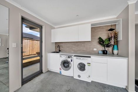 Photo of property in 33 Honeyfield Drive, Whalers Gate, New Plymouth, 4310