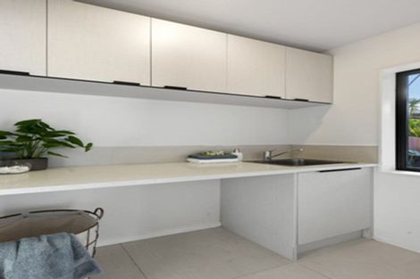 Photo of property in 2/41 Fairmount Road, Titirangi, Auckland, 0604