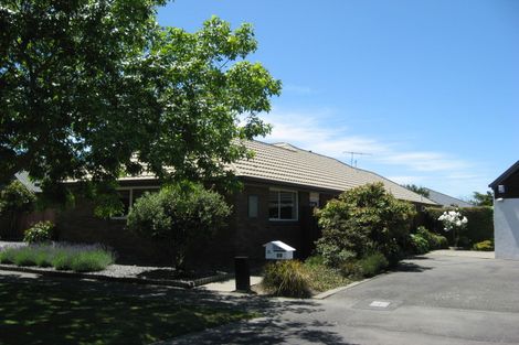 Photo of property in 21 Brockhall Lane, Avonhead, Christchurch, 8042