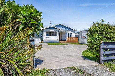 Photo of property in 18 Cumming Street, Okato, 4335