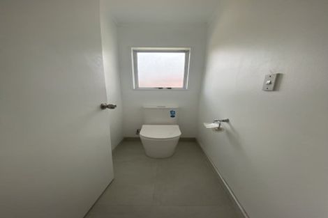 Photo of property in 37 Seaward Place, Wattle Downs, Auckland, 2103