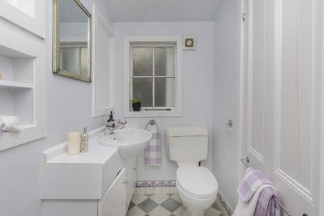 Photo of property in 26 Edinburgh Terrace, Berhampore, Wellington, 6023