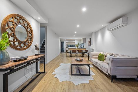 Photo of property in 2e Fowler Street, Northcote, Auckland, 0627