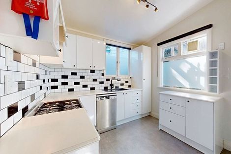 Photo of property in 3-5 Knoll Street, Island Bay, Wellington, 6023