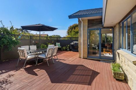 Photo of property in 4 Te Ropata Place, Waikanae Beach, Waikanae, 5036