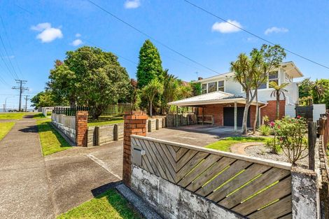 Photo of property in 23 Gloria Avenue, Te Atatu Peninsula, Auckland, 0610