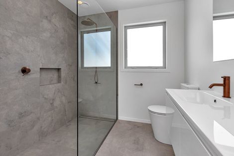 Photo of property in 111 Kaurinui Crescent, One Tree Point, 0118