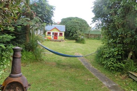 Photo of property in 19 Huiawa Street, Waikanae Beach, Waikanae, 5036