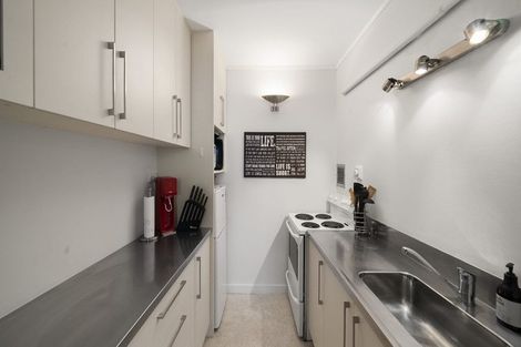 Photo of property in Hobson Court Flats, 56/70 Hobson Street, Thorndon, Wellington, 6011