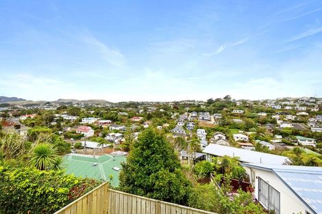 Photo of property in 9 Innes Way, Newlands, Wellington, 6037