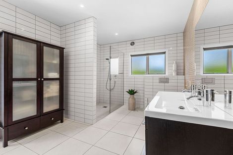 Photo of property in 8 Kawai Rise, Te Atatu Peninsula, Auckland, 0610