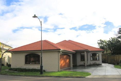 Photo of property in 2 Heritage Place, Terrace End, Palmerston North, 4410
