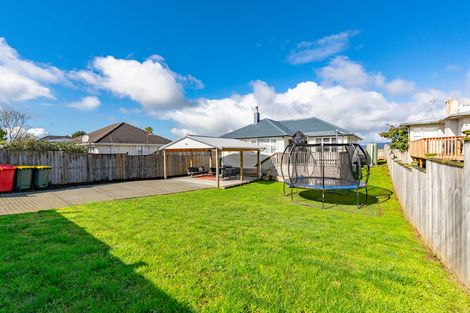 Photo of property in 184 Waimumu Road, Massey, Auckland, 0614