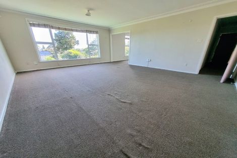 Photo of property in 2 Martin Place, Kelston, Auckland, 0602
