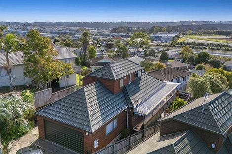 Photo of property in 1/21 Jumento Place, Unsworth Heights, Auckland, 0632