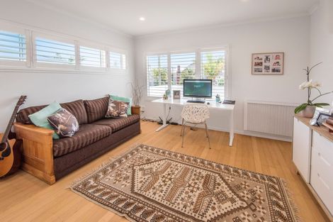 Photo of property in 2/41 Merani Street, Narrow Neck, Auckland, 0622