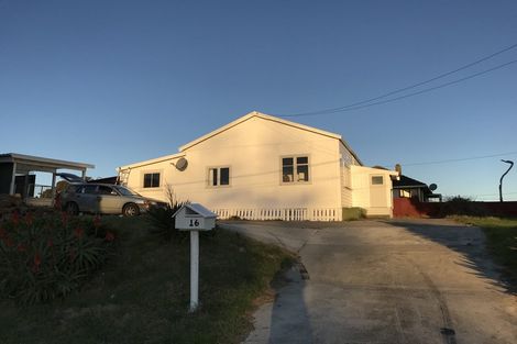 Photo of property in 16 Egmont Street, Castlecliff, Whanganui, 4501