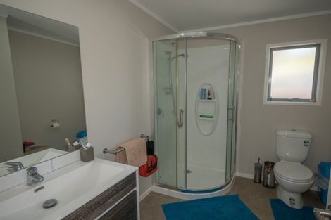 Photo of property in 11 Nancy Wake Place, Cable Bay, 0420