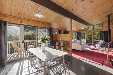 Photo of property in 5 Miromiro Road, Normandale, Lower Hutt, 5010