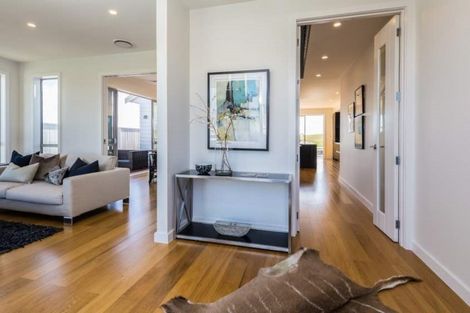 Photo of property in 29 Headland Drive, Long Bay, Auckland, 0630