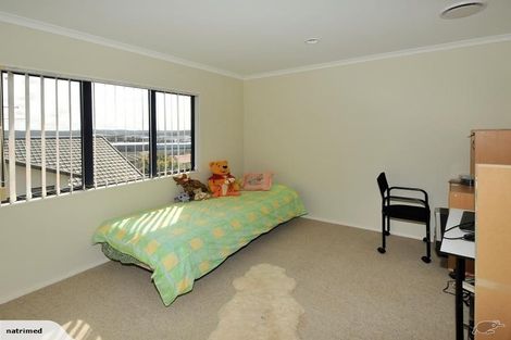 Photo of property in 29 Black Teal Close, Unsworth Heights, Auckland, 0632