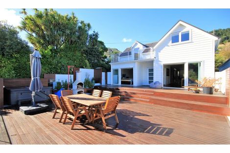 Photo of property in 72 Oxford Street, Lyttelton, 8082