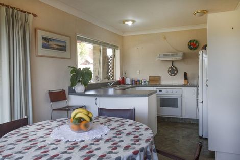 Photo of property in 2/98 Frank Nobilo Drive, Golflands, Auckland, 2013