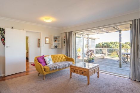Photo of property in 110 Wellington Road, Paekakariki, 5034