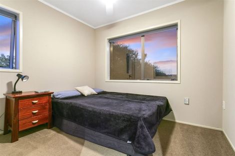 Photo of property in 9a Pendene Place, Forrest Hill, Auckland, 0620