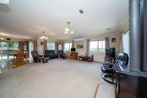 Photo of property in 303 Glover Road, Hawera, 4675